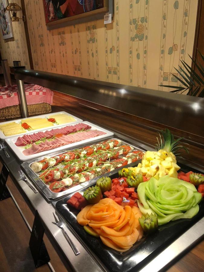 Hotel Restaurant 'T Heerenlogement ฮาร์ลิงเงน ภายนอก รูปภาพ