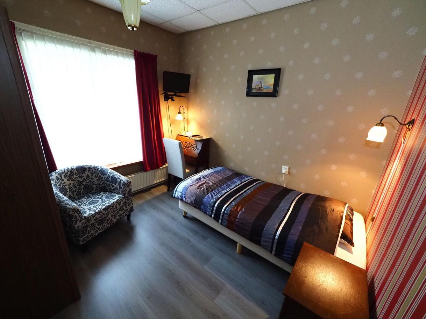 Hotel Restaurant 'T Heerenlogement ฮาร์ลิงเงน ภายนอก รูปภาพ